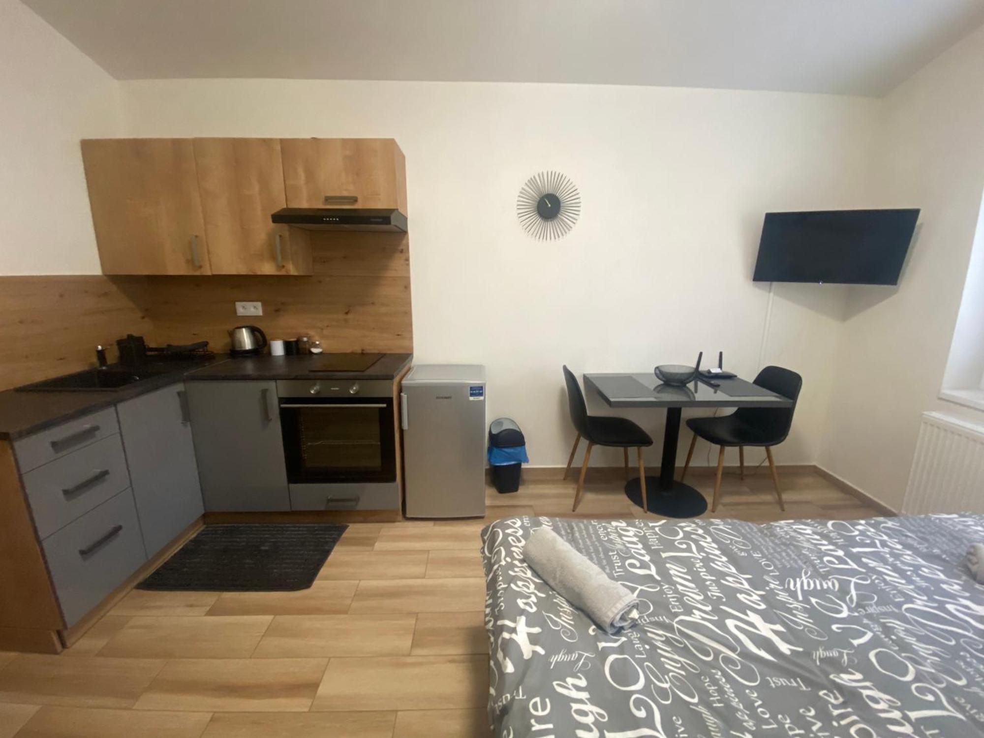 Cerna Ruze - Apartman 7 Plzeň Buitenkant foto