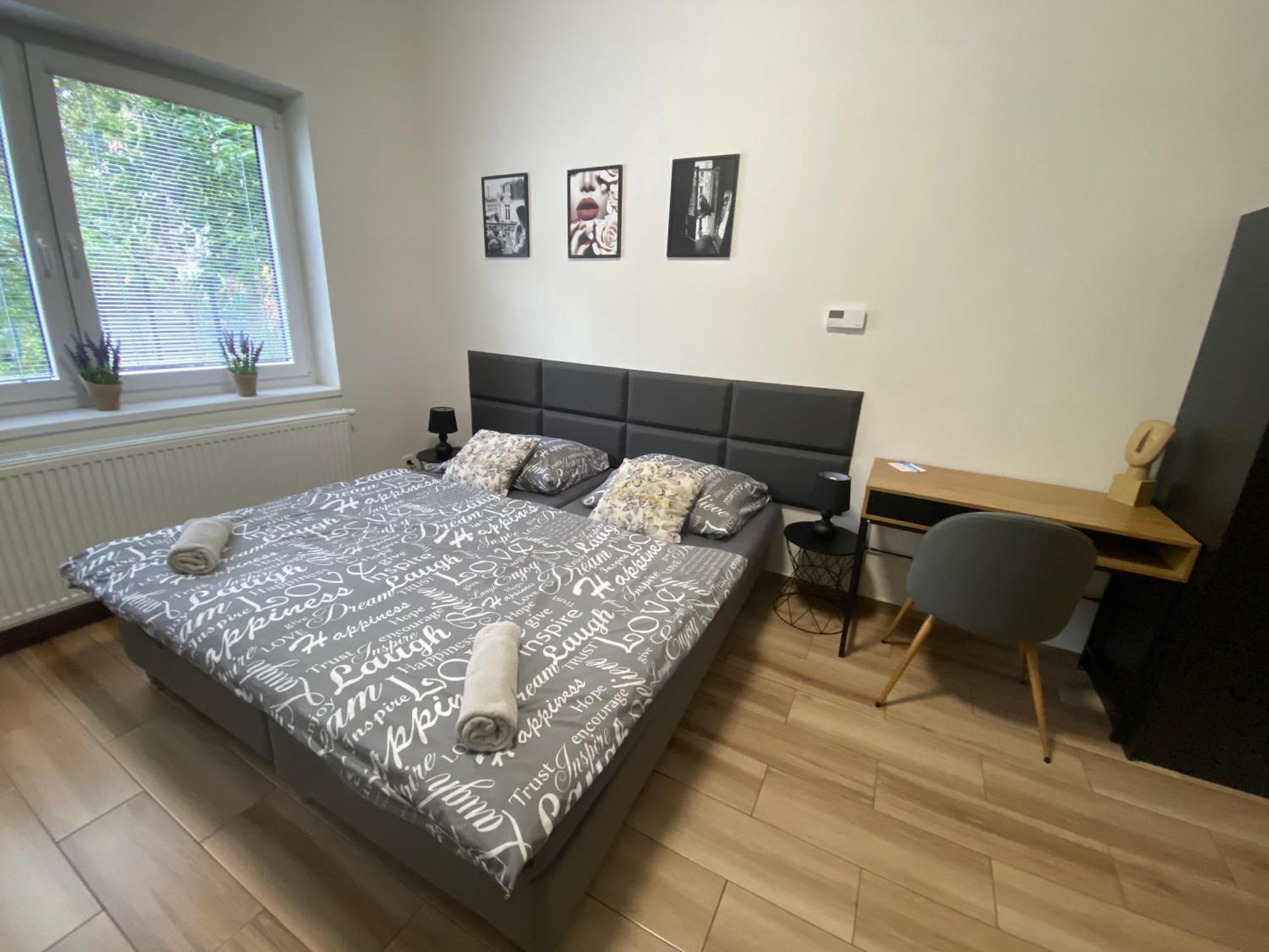 Cerna Ruze - Apartman 7 Plzeň Buitenkant foto