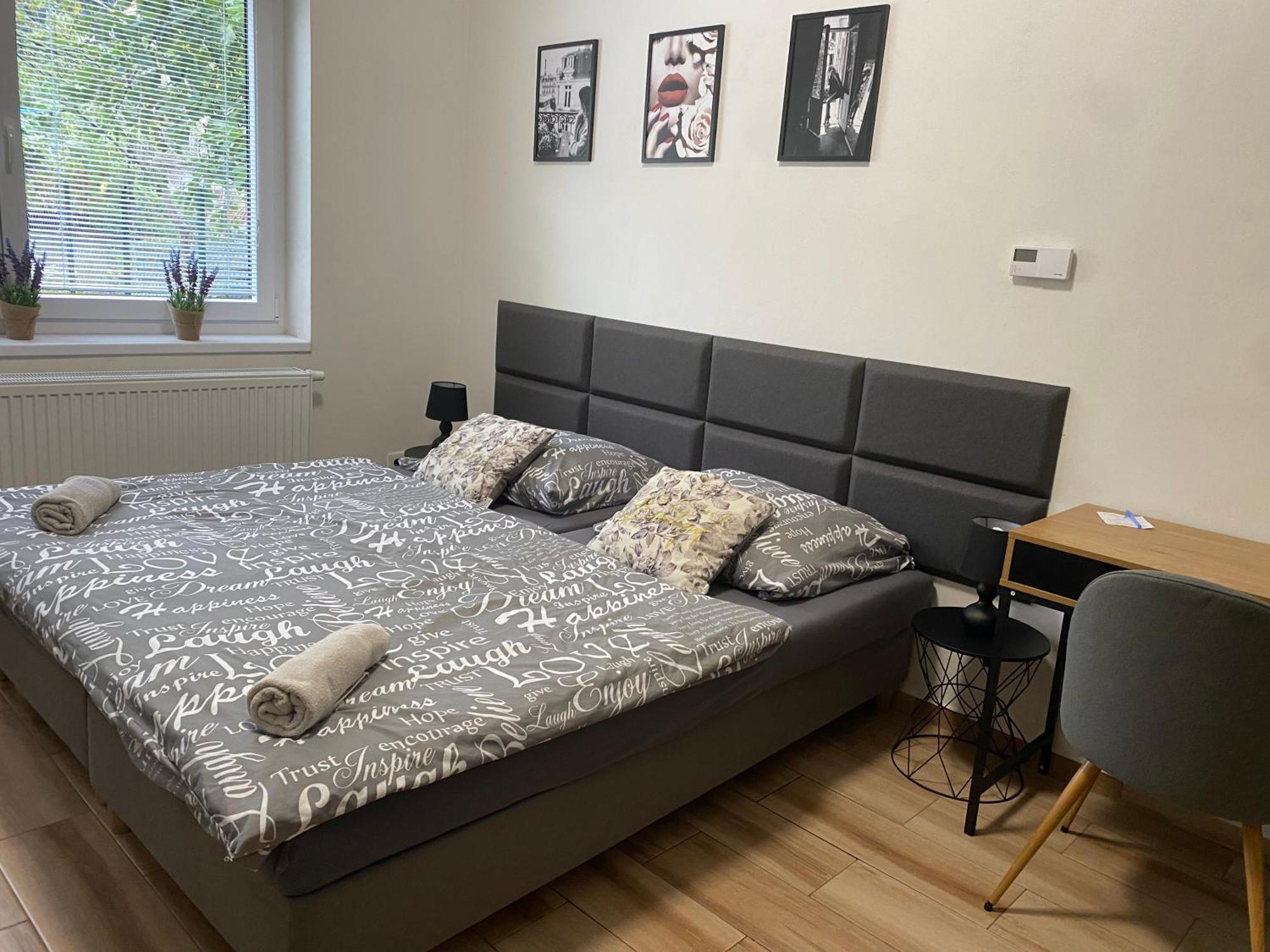 Cerna Ruze - Apartman 7 Plzeň Buitenkant foto